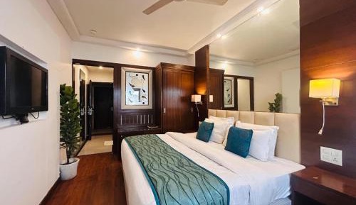 Deluxe King Room