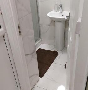 Basic Triple Room with Shared Bathroom