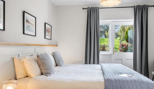 Double or Twin Room with Mountain View