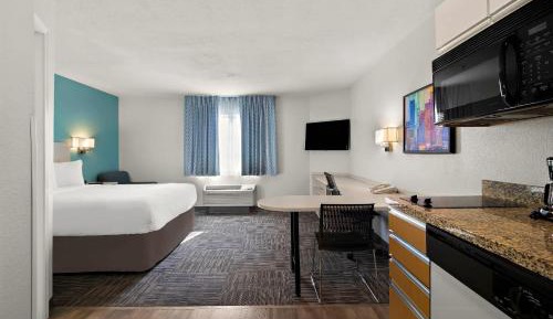 Standard Queen Room - Non-Smoking