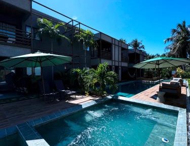 Apartment with Pool View 