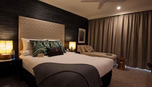 Deluxe Queen Room with Mountain View