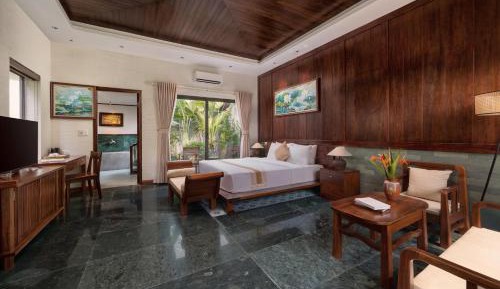 Junior Suite with Pool View