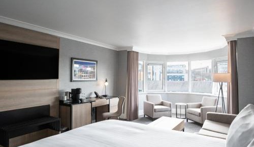 Junior Suite, 1 Super King Bed, Sofa Bed, Quay View