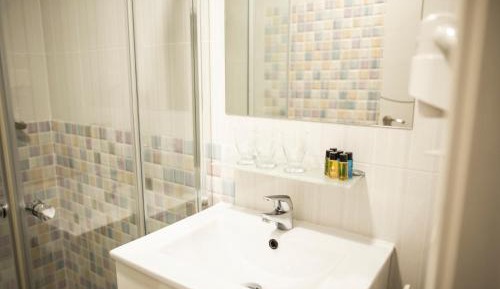 Triple Room (3 single Beds)