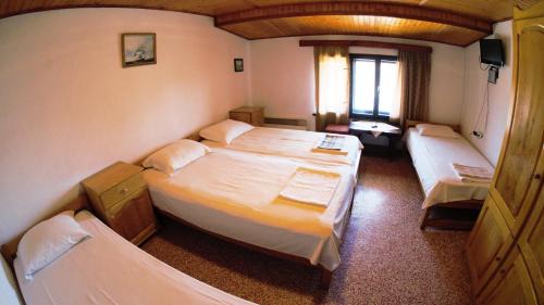 Quadruple Room with Private Bathroom