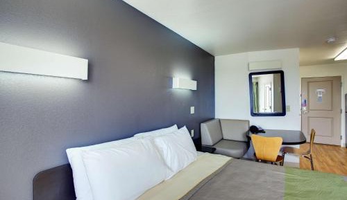 King Room - Non-Smoking