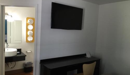 Deluxe Queen Room with Two Queen Beds - Non-Smoking