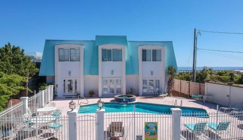 Six-Bedroom Holiday Home