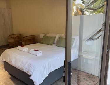 Deluxe Double Room (2 Adults + 1 Child)