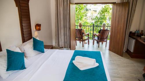 King Room with Pool View