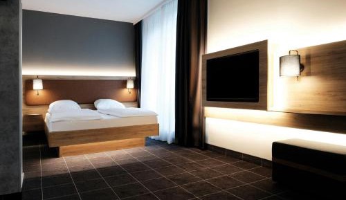 Large Queen Room with Sofa Bed