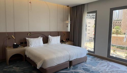 Deluxe King Room with City View - Accessible