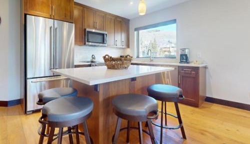 Four-Bedroom Luxury Apartment