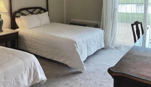 Queen Room with Two Queen Beds and Golf View - Non-Smoking