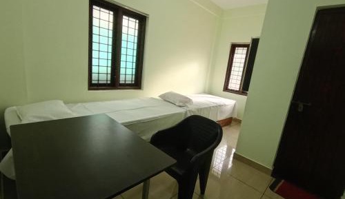 Single Bed in Mixed Dormitory Room