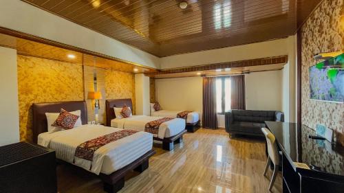 Family Room C with Three Beds