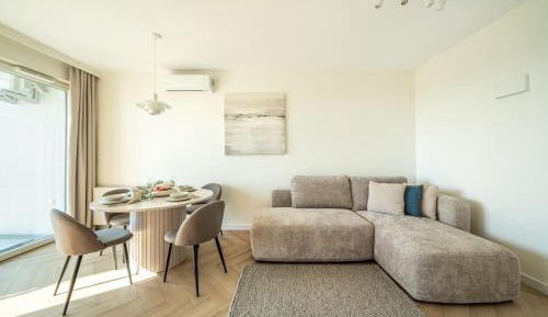 One-Bedroom Apartment with View