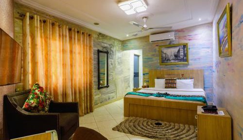 Queen Room with Pool View