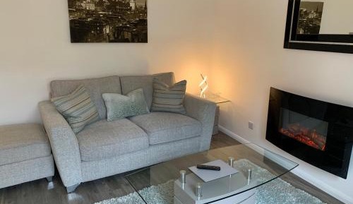 Two-Bedroom Apartment on Hopetoun Crescent