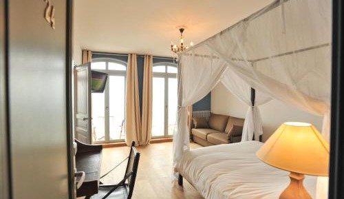 Double Room with Balcony and Sea View