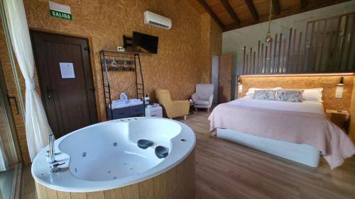 Deluxe Suite with Spa Bath