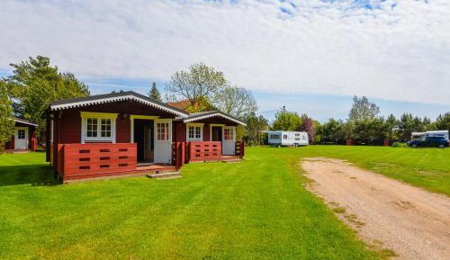 Holiday Home with Shared External Bathroom