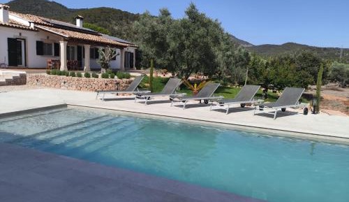 Villa with Garden View