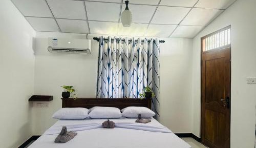 Queen Room with Garden View