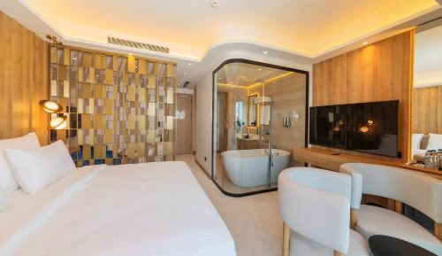 Deluxe Suite with Sea View