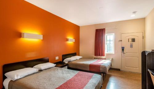 Queen Room with Two Queen Beds - Non-Smoking