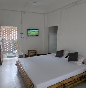 Deluxe Room (2 Adults + 1 Child)