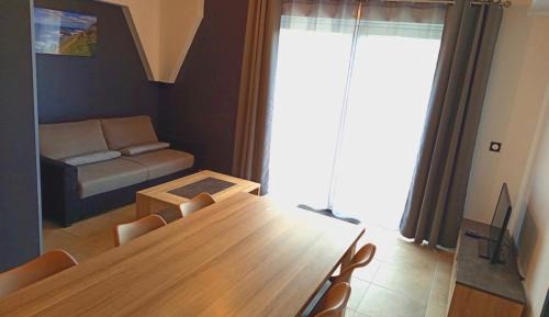 Two-Bedroom Apartment with Mountain View