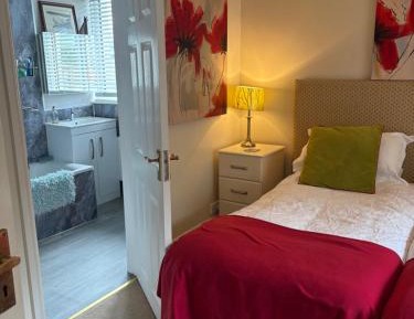 Twin Room with Shower