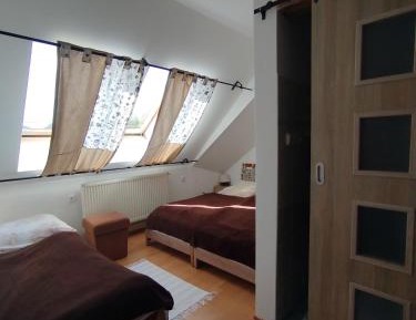 Basic Triple Room with Shared Bathroom