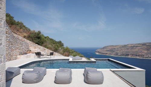 One-Bedroom Apartment with Sea View and Balcony