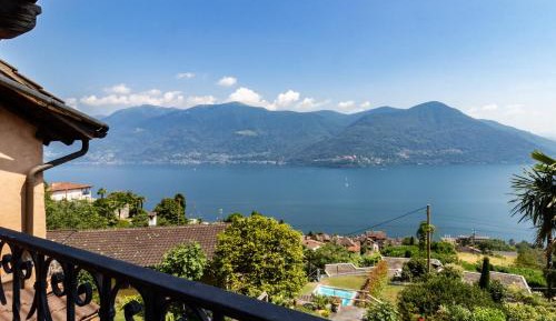 Three-Bedroom Apartment with Lake View
