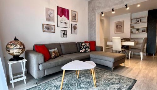 Two-Bedroom Apartment with Mountain View