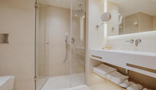 Superior Family Inland View