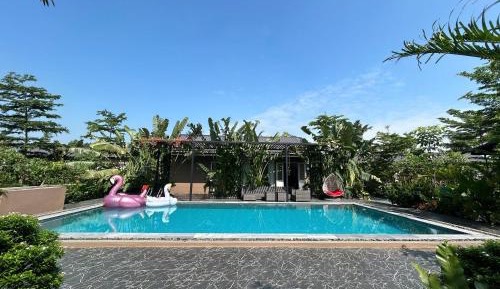 Villa with Garden View