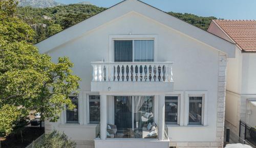Villa - Beach Front