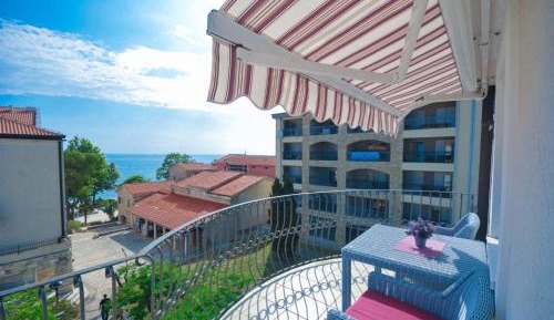 One-Bedroom Apartment with Sea View