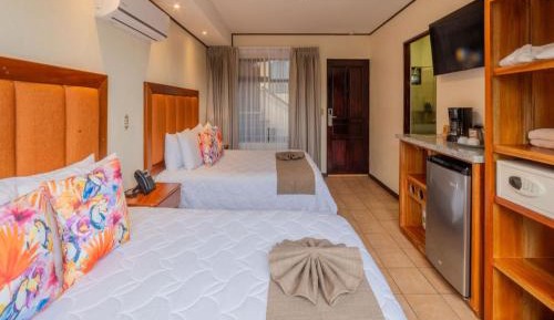 Bromelia Deluxe Double Room