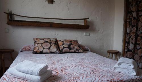 Single Room with Shared Bathroom