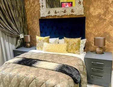 Queen Room with Pool View