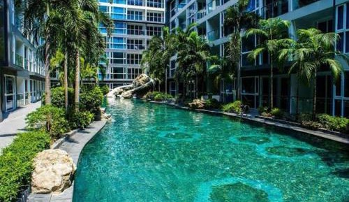One-Bedroom Apartment with Pool View