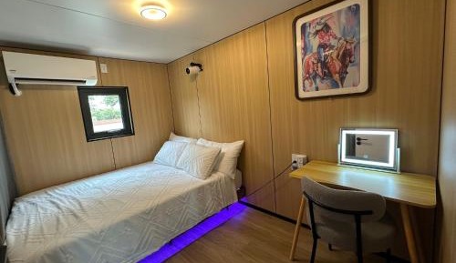 Deluxe Queen Room