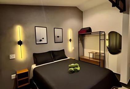 Deluxe One-Bedroom Apartment