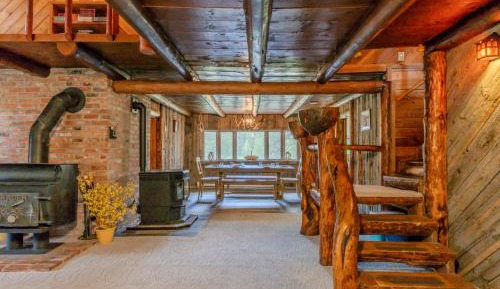 Four-Bedroom Holiday Home