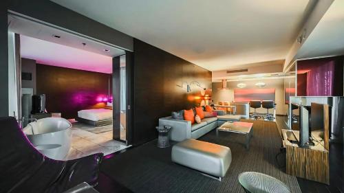 Classic One-Bedroom Apartment with King Bed